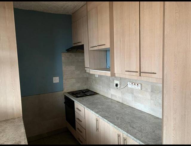 2 BEDROOM APARTMENT FOR SALE IN KEMPTON PARK CENTRAL